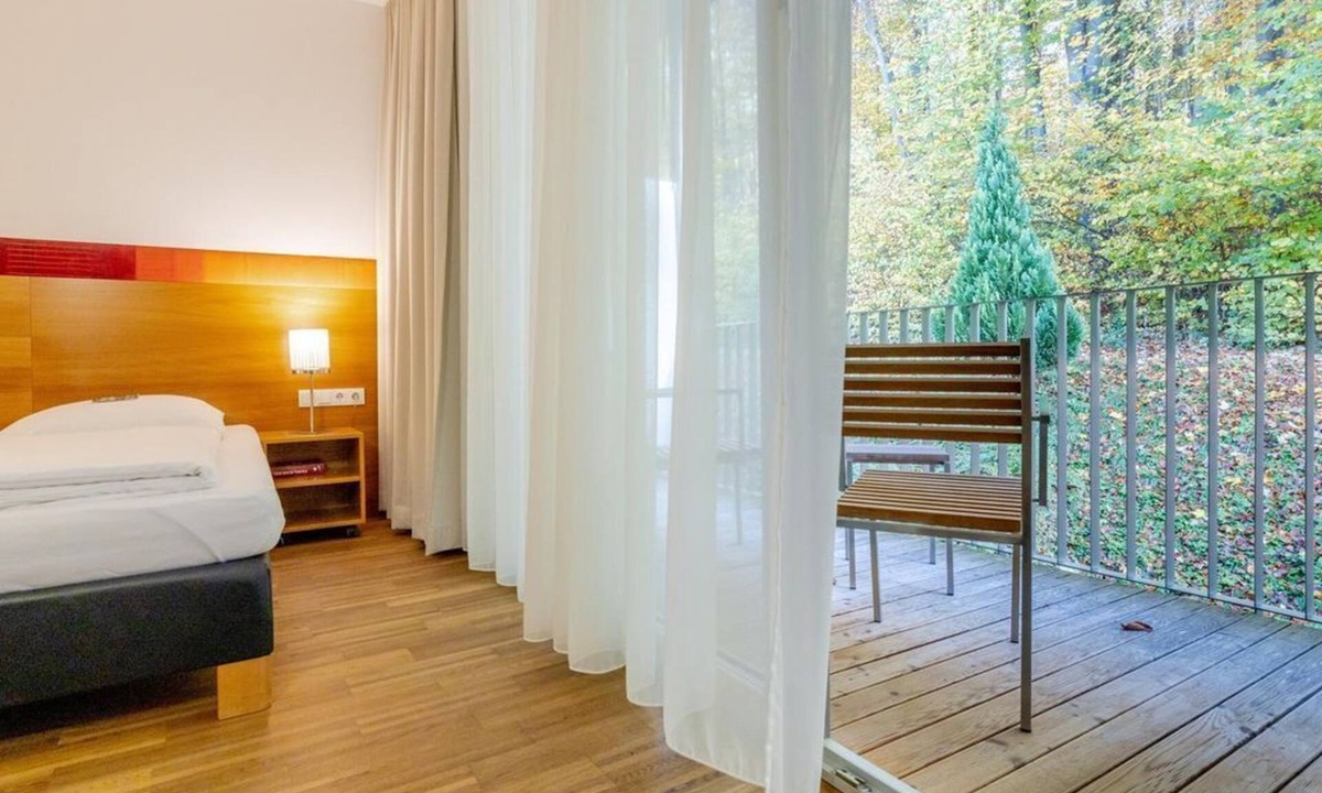 Schlierbach House | Double room with balcony and forest view (very quiet) - SPES Hotel & Seminare
