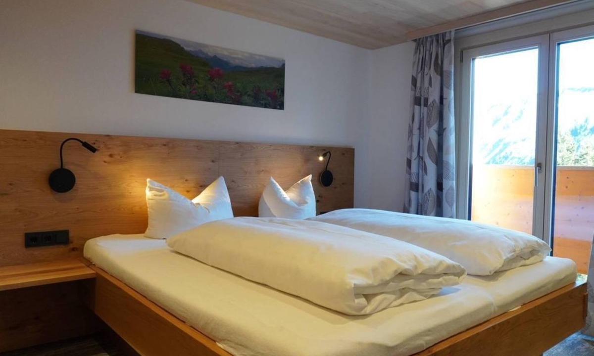 Damuels House | Double room with balcony - Pension Edelweiss Bischof KG