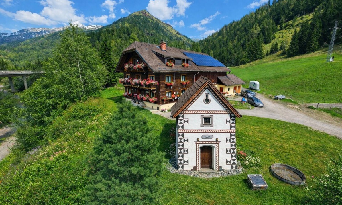 Zederhaus Bed & Breakfast | Double room with extra bed (1 double & 1 single bed)