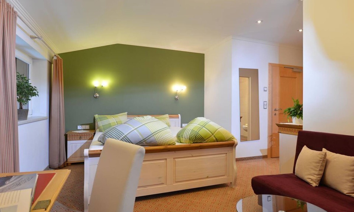 Ellmau Bed & Breakfast | Double room with shower and WC with balcony - Café-Restaurant-Pension Bettina