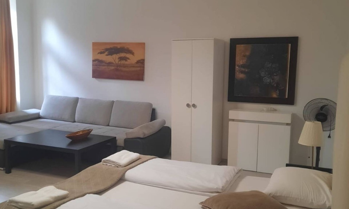 Landstrasse Apartment | Economy 1BR Apt. Near Rennweg & Belvedre