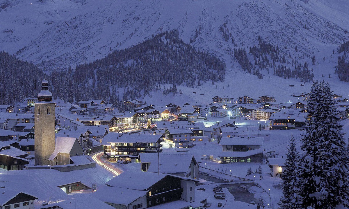 Lech am Arlberg Apartment | Elegant, fully furnished apartment with balcony - ski out/ski in