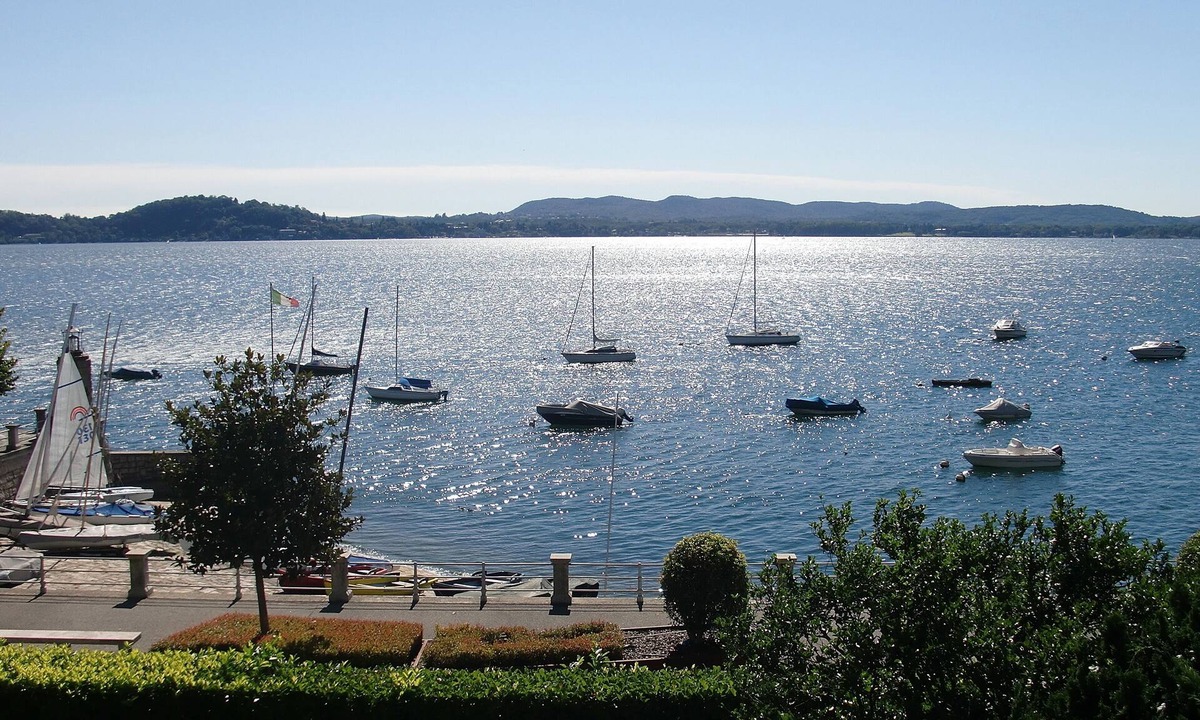 Lesa Villa | Elegant Lake-View Villa with Large Garden in CENTER LESA
