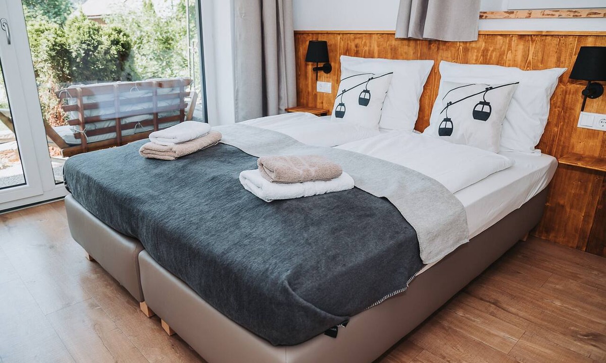 Sankt Michael im Lungau Apartment | Familienlodge Berger – apartment Bergalm with garden, Stube, and three private bathrooms