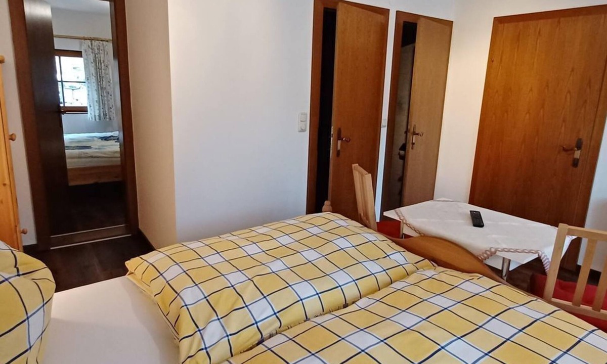 Rauris House | Familienzimmer, Dusche, WC, Balkon - Bruderhof