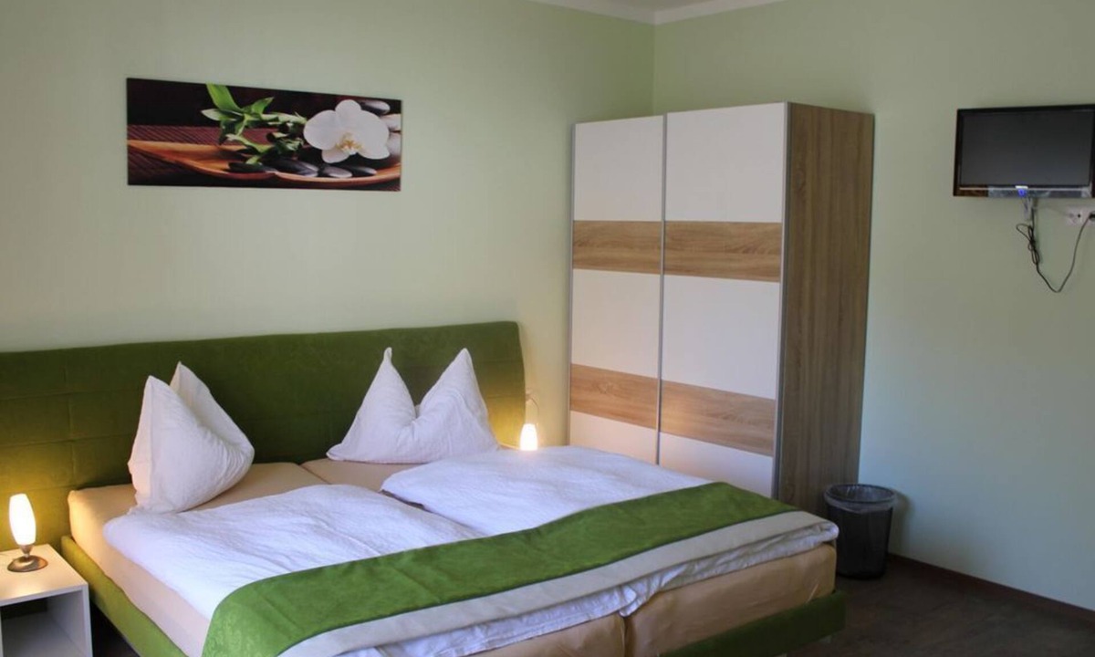 Oberwoelz Stadt Cottage | Familienzimmer - Gasthof zum Mohr'n, Florian Tanner