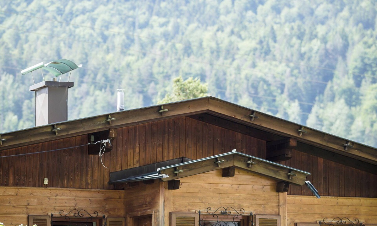 Scharnitz Ski Chalet | Family adventure Karwendel: Charming house with garden at the national park