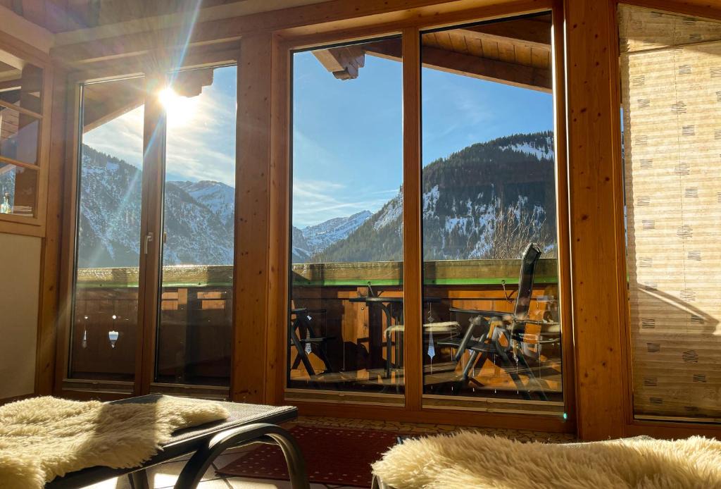 Tannheim Apartment | Ferienwohnungen Tannheim - bei Martina Fügenschuh - Sommerbergbahn inklusive - ruhige Lage direkt an Lift & Loipe