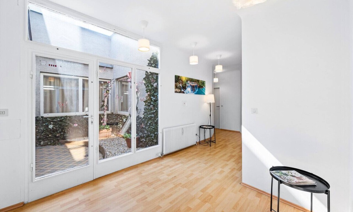 Schottenfeld Apartment | Flora Collection 7 in Vienna