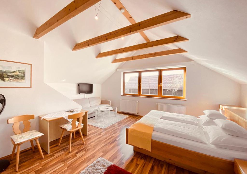 Krast Hotel | Gasthof zum Moosmann - Familie Pachernigg