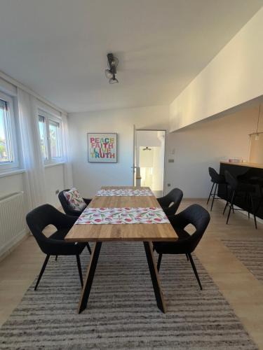 Siegendorf Apartment | Helles, großzügiges Loft mit Fernblick