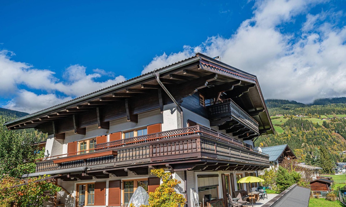 Schonbach Apartment | Holiday accommodation with balcony