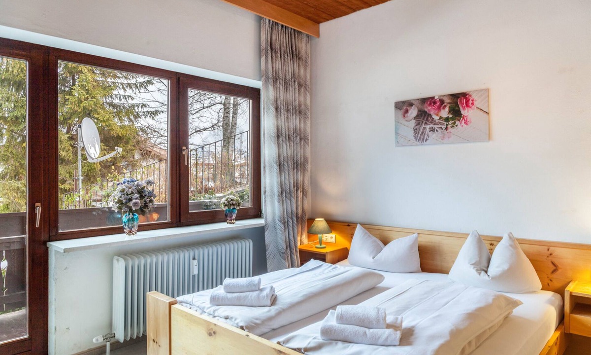 Seefeld in Tirol Apartment | Holiday Apartment "Haus Excelsior Top 5" with Mountain View, Balcony and Wi-Fi