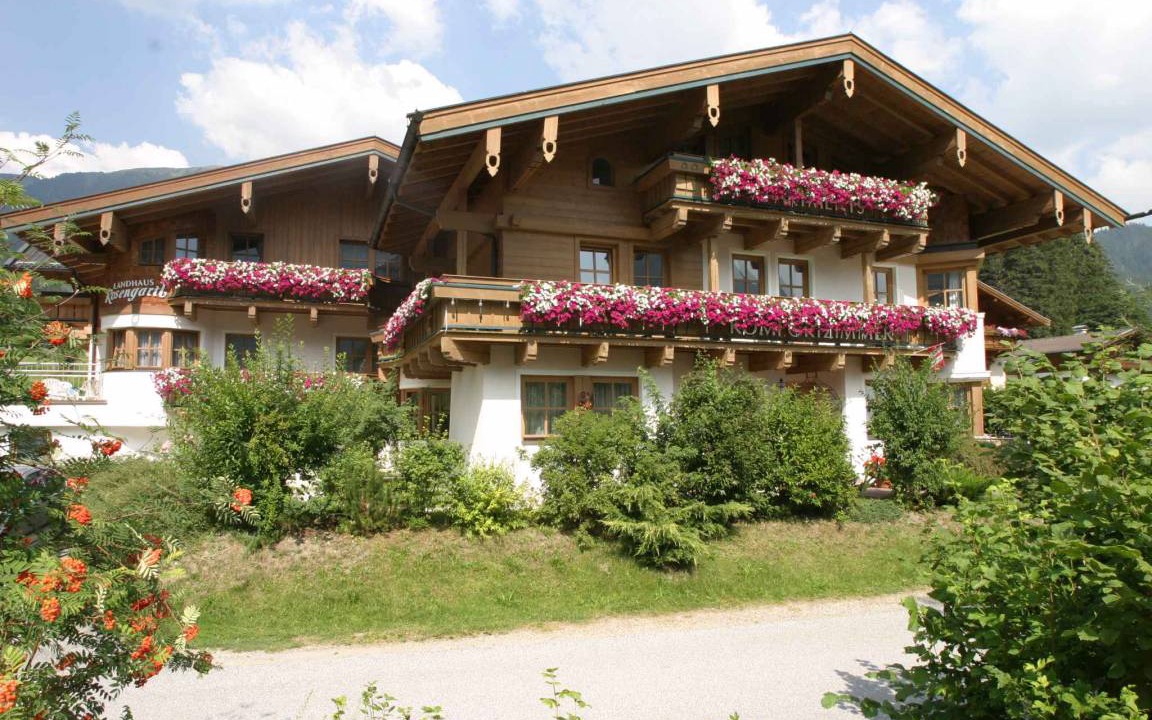Oberkrimml Apartment | Holiday apartment with balcony in quiet surroundings