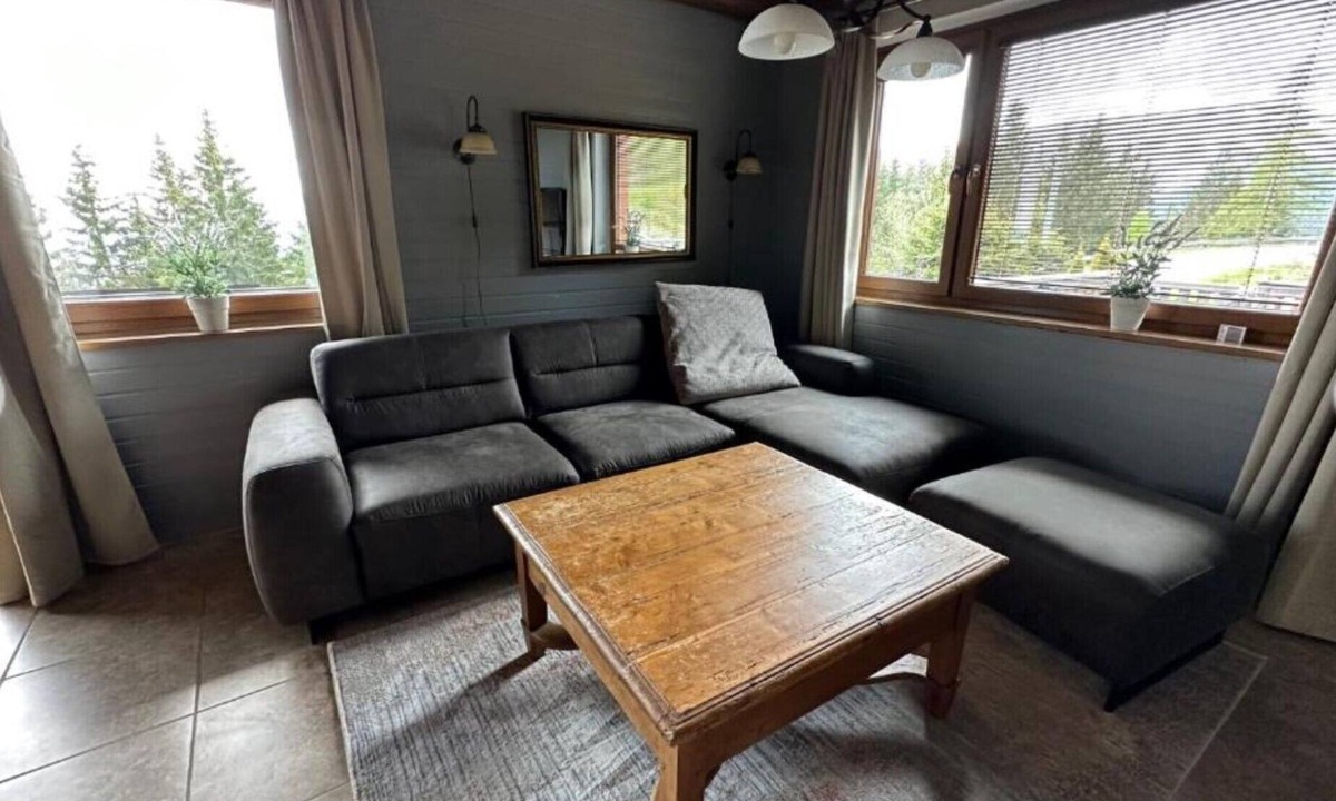 Albeck Apartment | Holiday Apartment "Haus Weitblick 1" near Slopes with Private Terrace & Wi-Fi