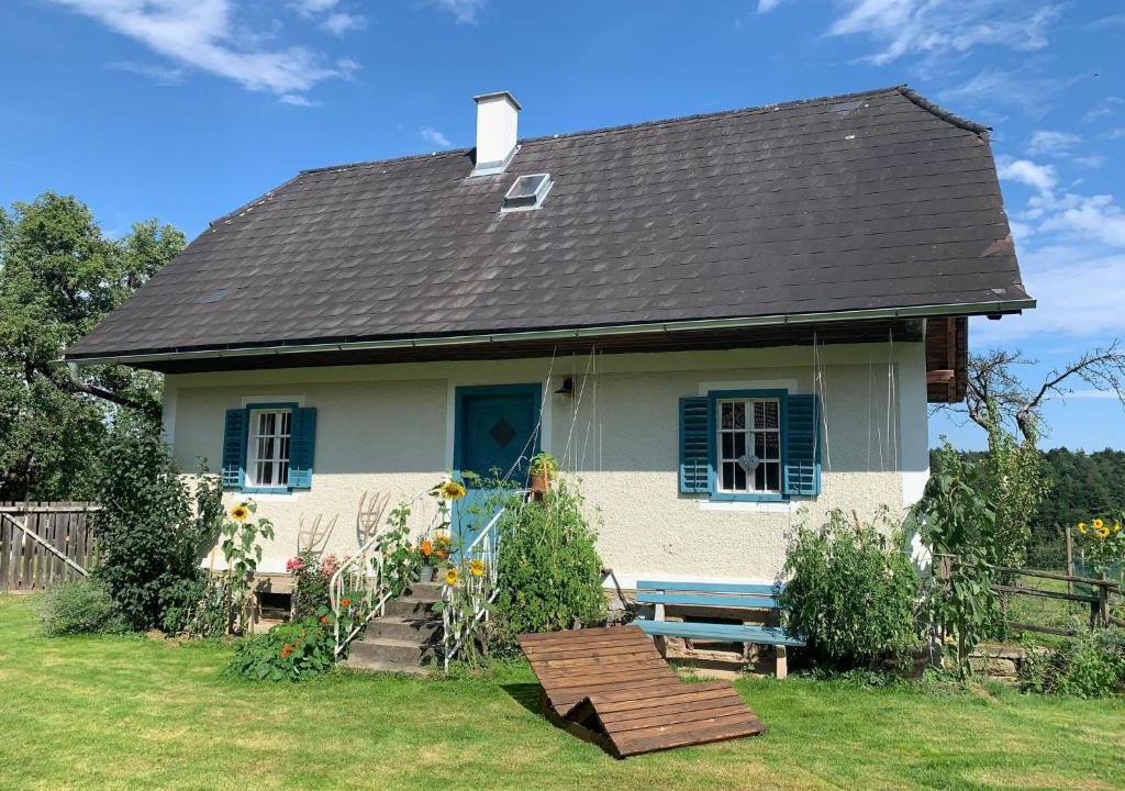 Sankt Martin im Sulmtal House | Holiday Home Kellerstöckl am veganen Bio-Lebenshof - Varm - the vegan Farm by Interhome