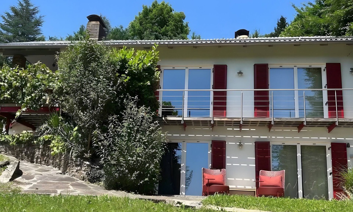 Andritz House | Holiday Home 'Dream House with Stunning Graz View' with Private Terrace, Garden & Wi-Fi