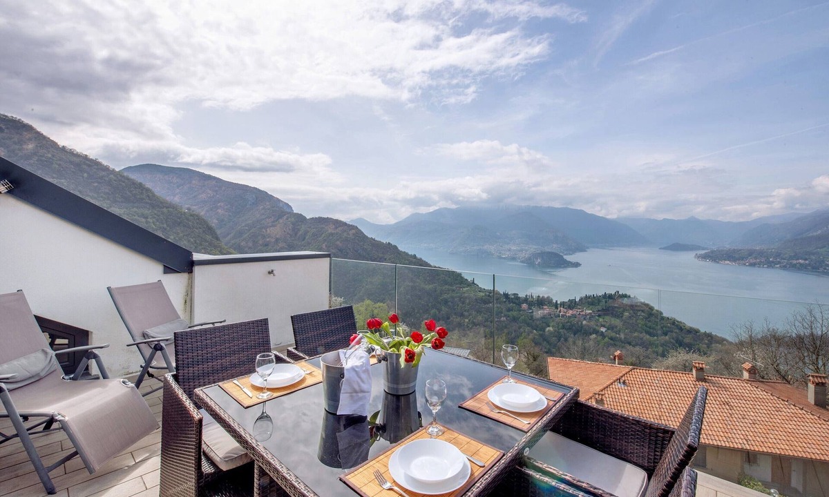 Perledo House | Holiday Home "Relax e Felicità" Lake View, Private Jacuzzi, Shared Heated Indoor Pool