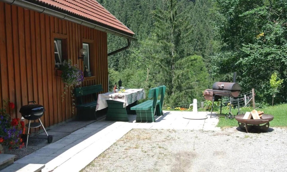 Wolfsberg House | Holiday Home 'Waldenstein' with Mountain View, Private Terrace & Wi-Fi