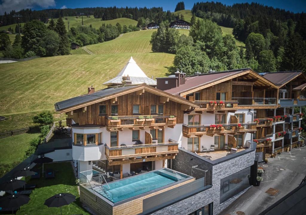 Saalbach Hotel | Hotel Astrid mit Panoramapool & inklusive JokerCard
