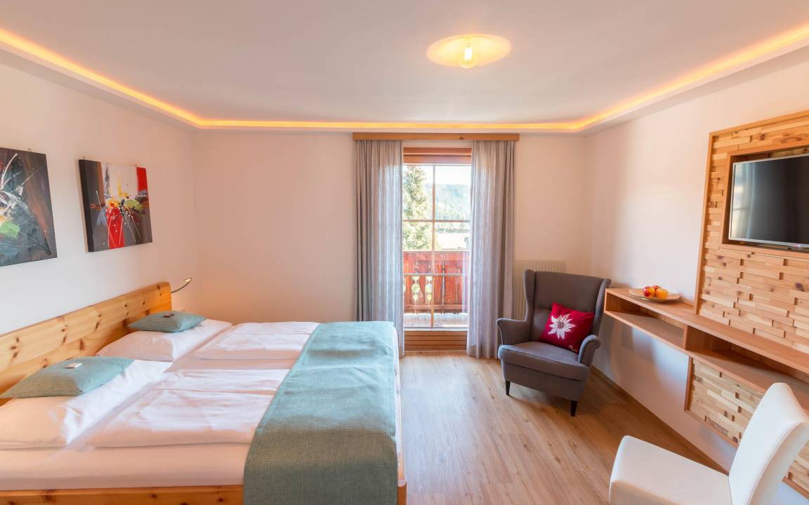Fanning Hotel | Hotel ∙ Double room, shower, toilet, balcony