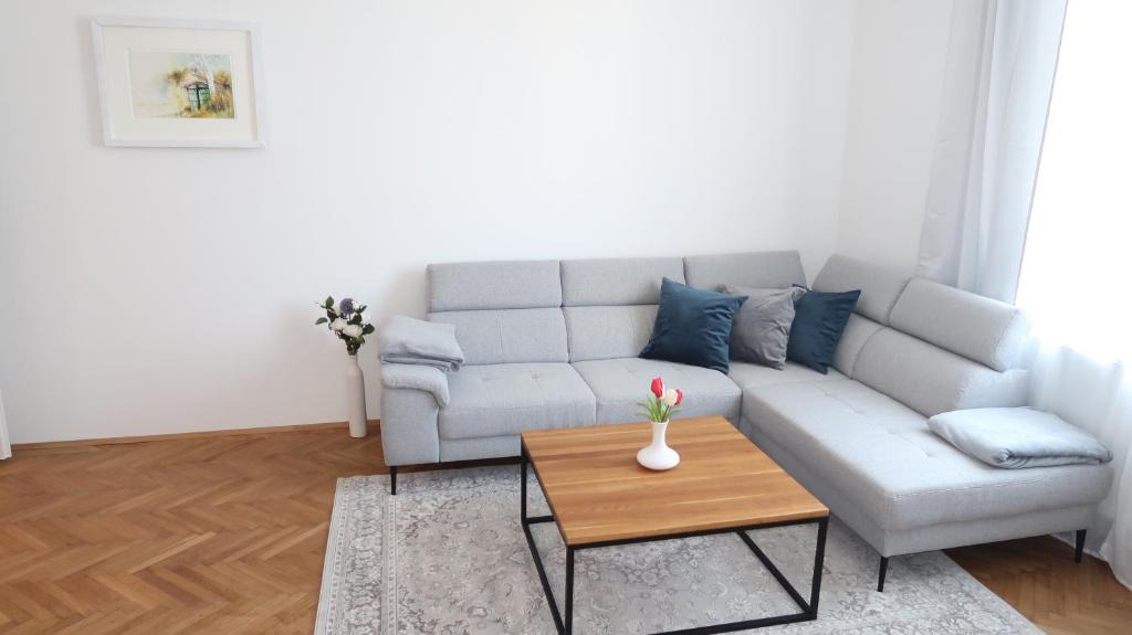 Matzleinsdorf Apartment | Imperial Apartment Vienna