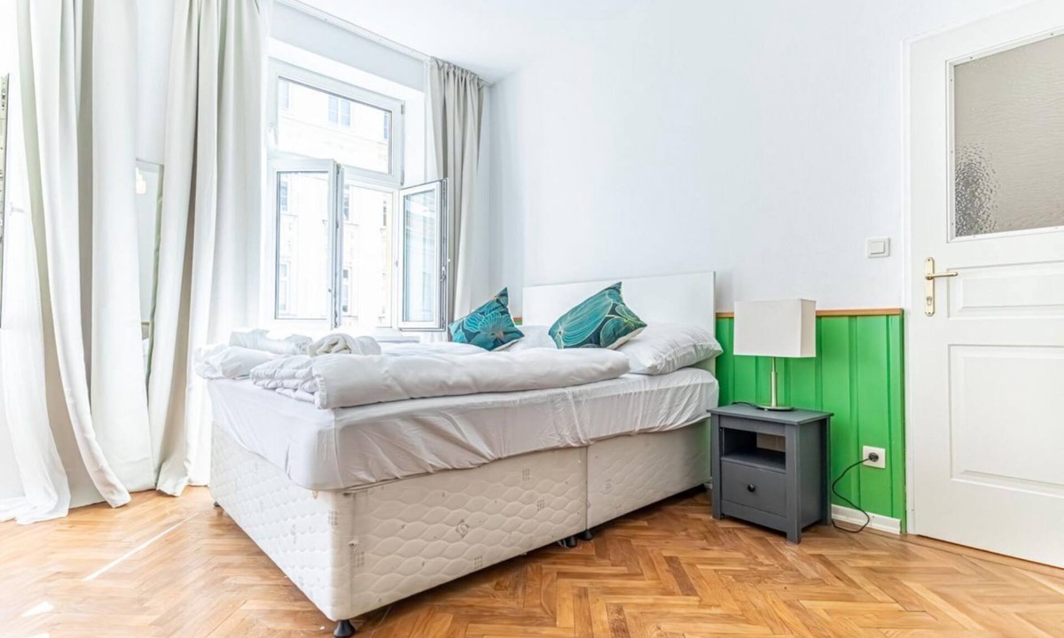 Landstrasse Apartment | In this cozy 3-bedroom shared apartment, you'll enjoy the convenience of a fully
