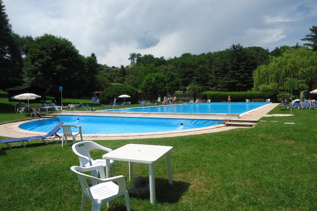 Ispra House | Ispra Villa Sleeps 5 Pool