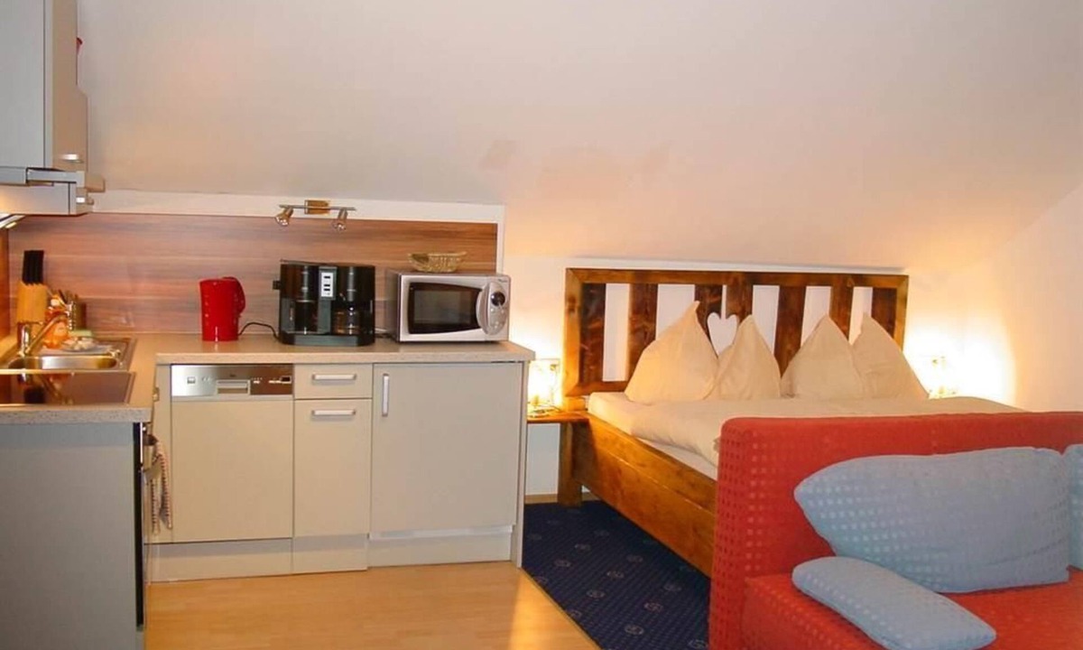 Thomatal Apartment | Königstuhl/Living Room/Bedroom/Shower - Almsonne Vacation Apartments