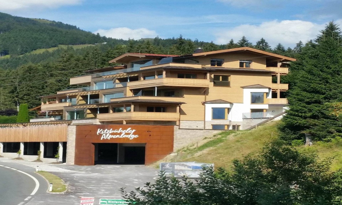 Paß Thurn Apartment | Kitzbühel alpine lodge with private infrared sauna