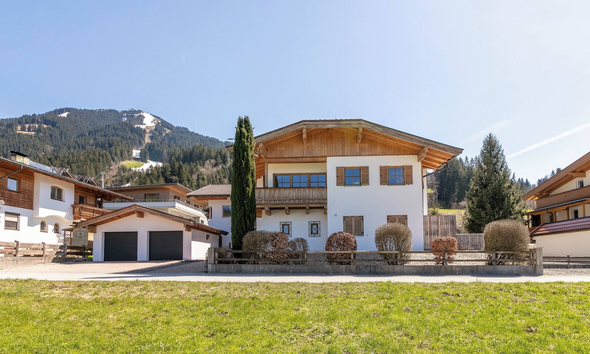 Westendorf Apartment | Large holiday apartment right by the ski lift