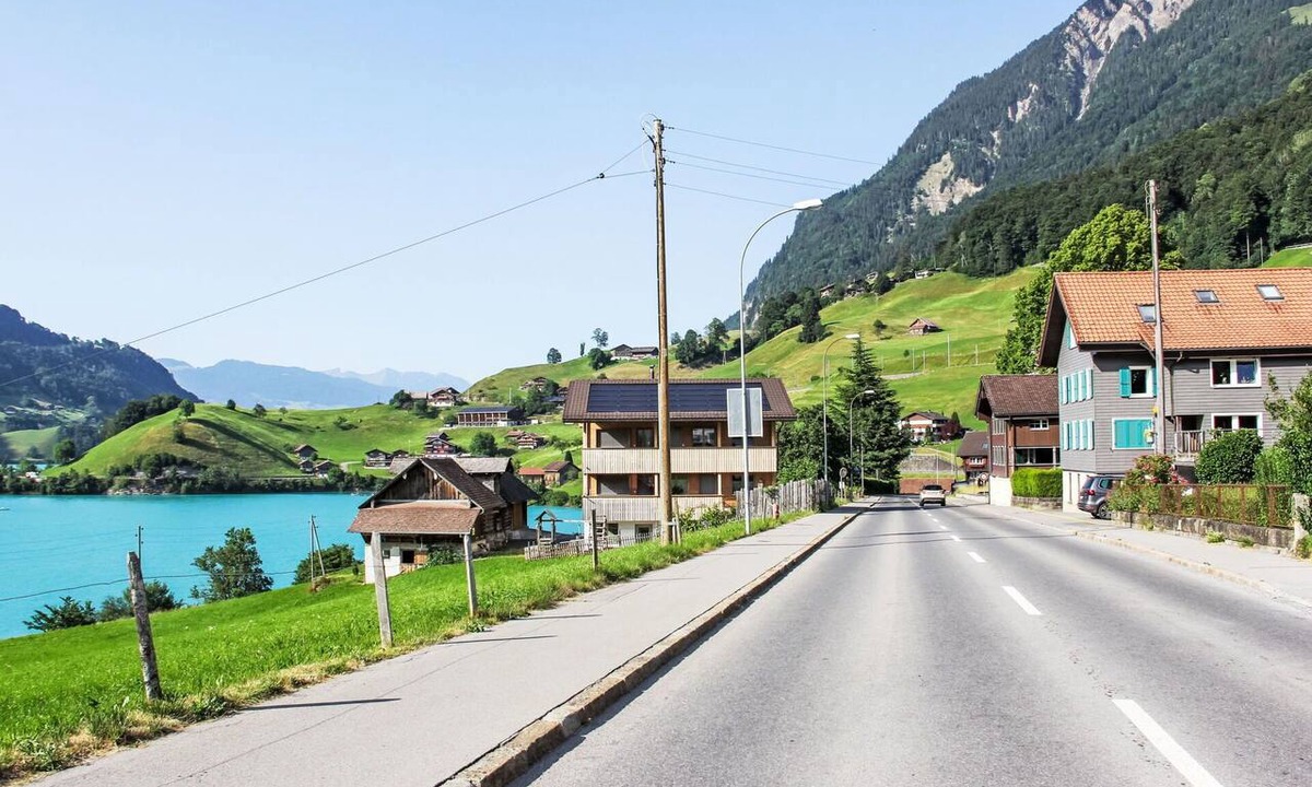 Lungern Apartment | Lovely apartment for 6 guests with WIFI, patio and panoramic view