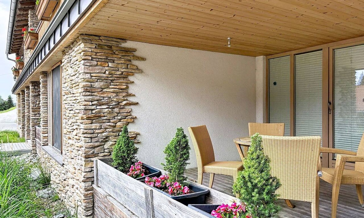 Kaprun Villa | Lovely apartment in villa for 6 guests with TV, terrace and pets allowed