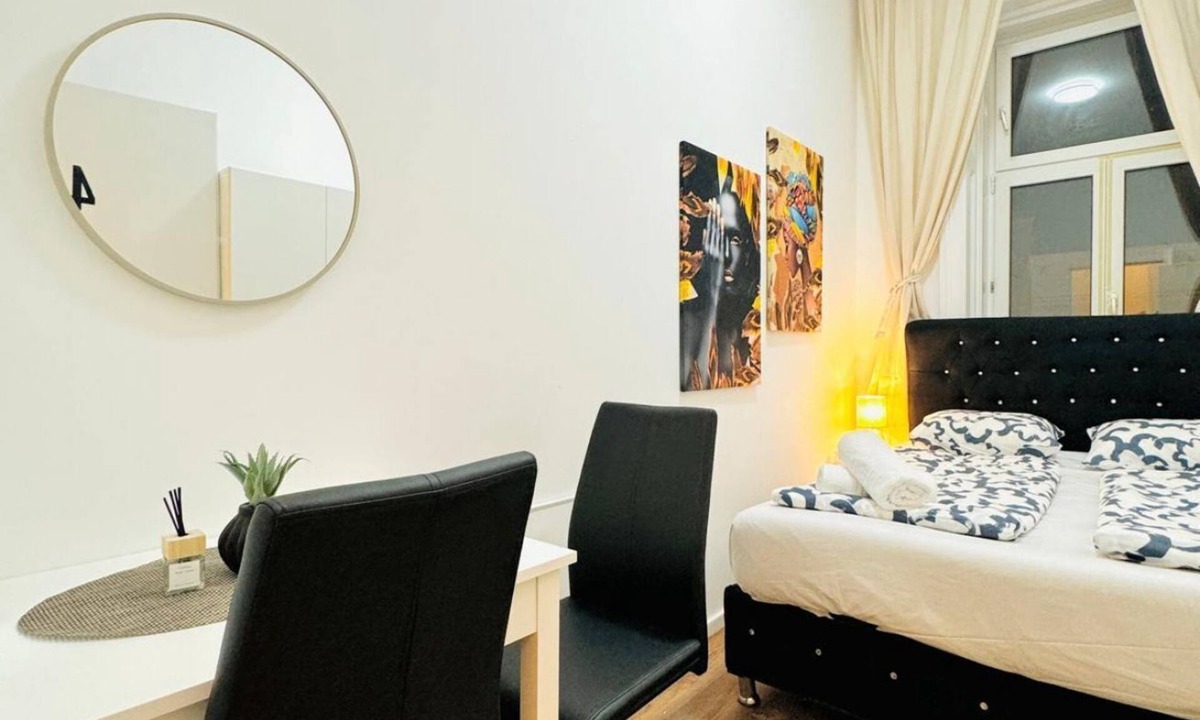 Liesing Apartment | Lovely Room for Two, Close to Atzgersdorf Station