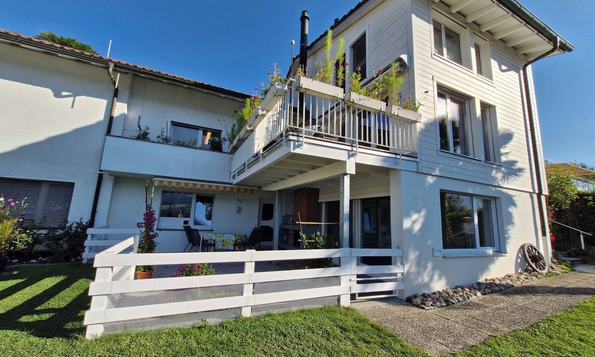 Weissenstein Apartment | Lovingly furnished 3 room apartment "Sonnentraum" with a view of the lake and mountains