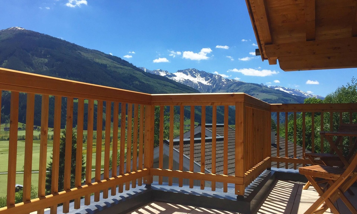 Lengdorf Apartment | Luxury family holiday home, private sauna and Jacuzzi terrace with great views