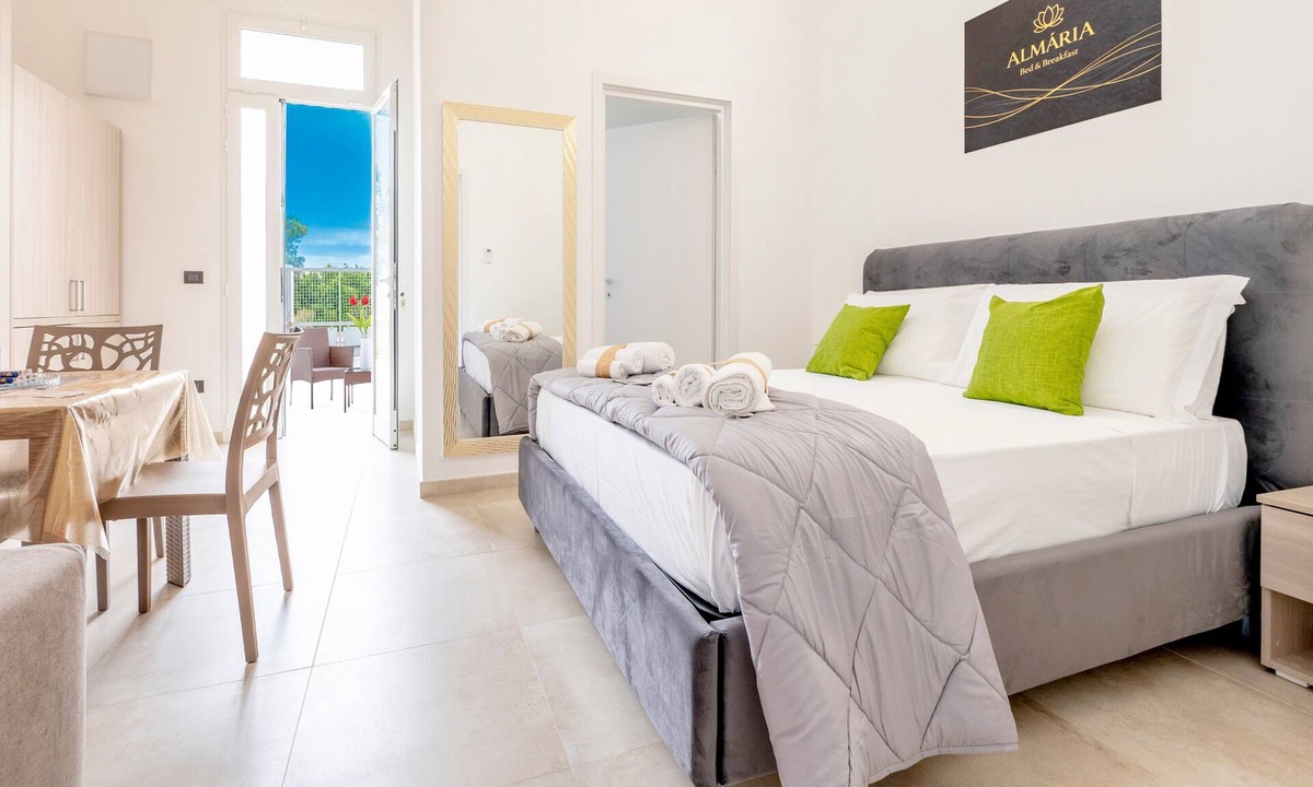 Boncore Apartment | Marea Studio with Shared Garden, Kitchen, Wi-Fi & Air Conditioning