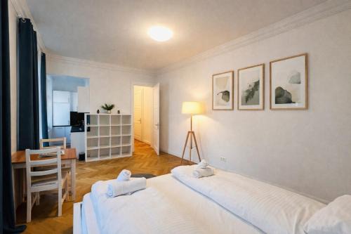 Dobling Apartment | Modern Apartment Close to Subway & Vineyards