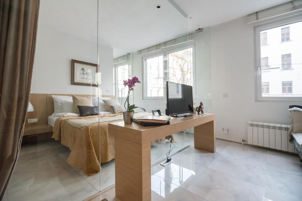 Weißgerber Apartment | Modern Designer Studio, 5-Min Walk to Wien Mitte