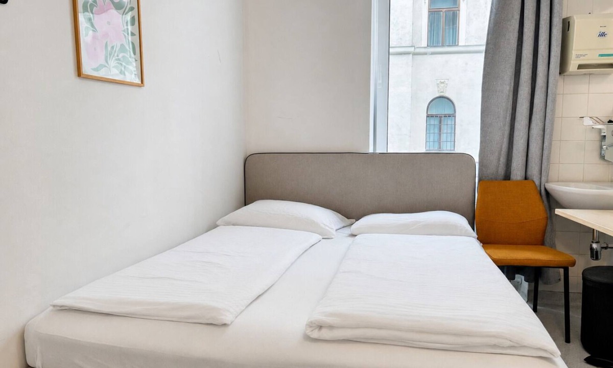 Hundsturm Apartment | Modern Hotel Room in Vienna Near Rennweg Station