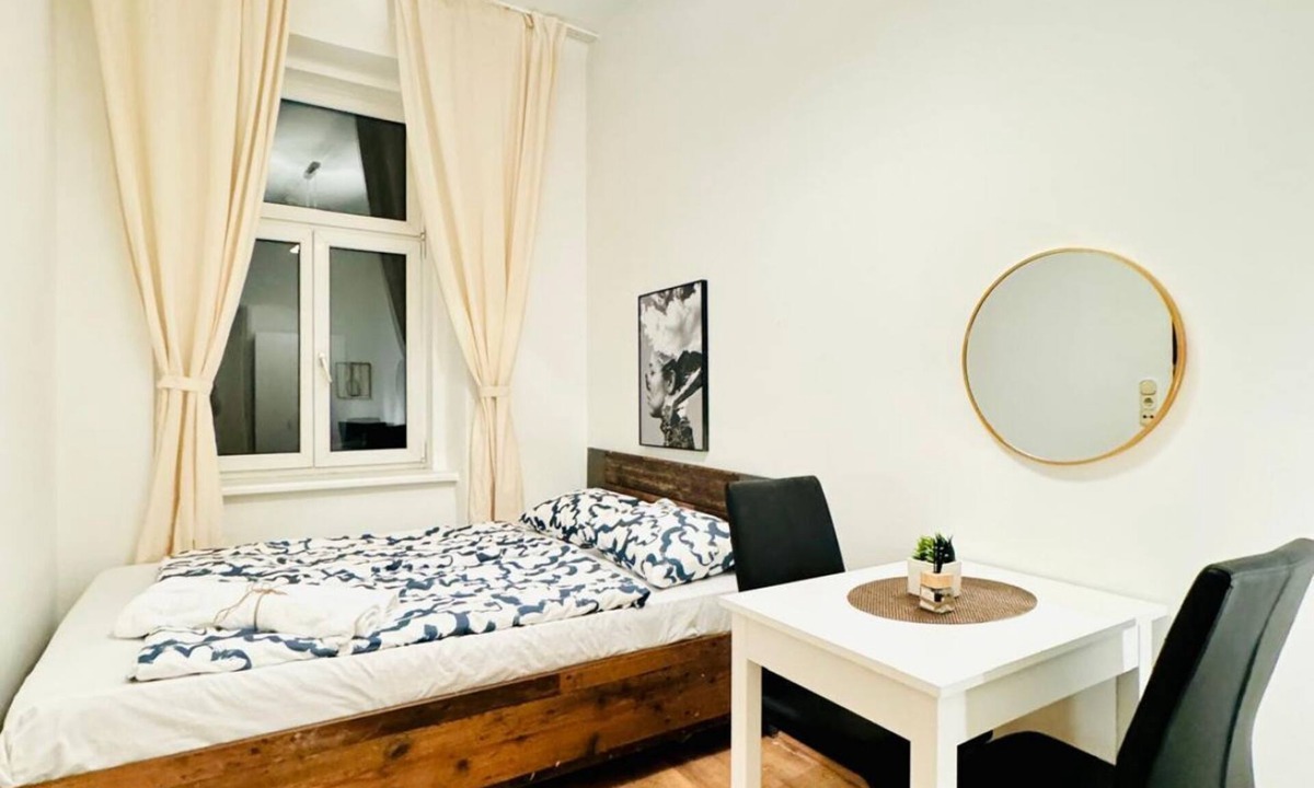 Liesing Apartment | Modern Room Two, Ideally Located Near Atzgersdorf