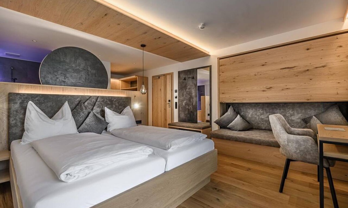 Unterberg House | Mountain Living Double Room for 3–4 People, Breakfast Included - Hotel Hubertushof
