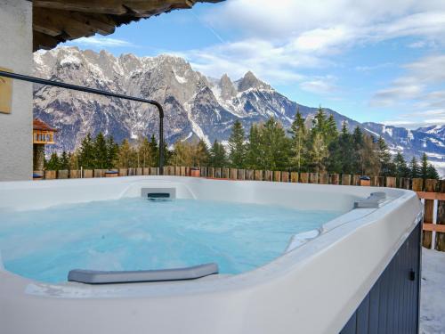 Werfen Ski Chalet | Mountain Residence Riesgut - Sound of Music - 6 Rooms for Family & Friends
