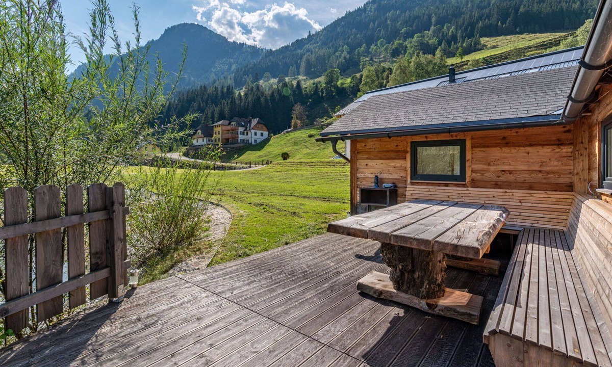 Solk Apartment | Nice apartment for 4 guests with WIFI, hot tub, TV and patio