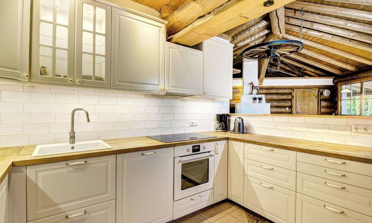 Kaprun Villa | Nice apartment in villa for 7 people with TV, terrace and pets allowed
