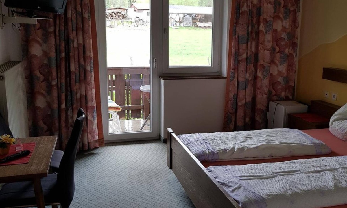 Sankt Lorenzen ob Murau Apartment | No. 3 double room with balcony, shower and WC - Privatpension Hedi