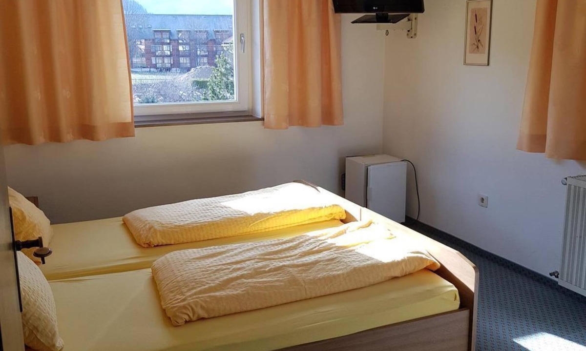 Sankt Lorenzen ob Murau Apartment | No. 5 double room with balcony, shower and WC - Privatpension Hedi