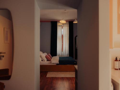 Funfhaus Bed & Breakfast | Oak House Vienna - Boutique Guesthouse near Meidling Station