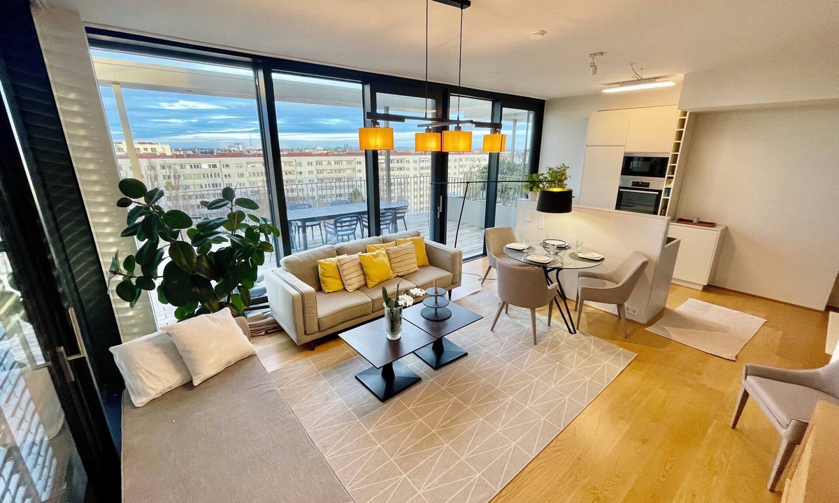Vienna Apartment | Penthouse apartment with car parking and easy metro access/free gym available
