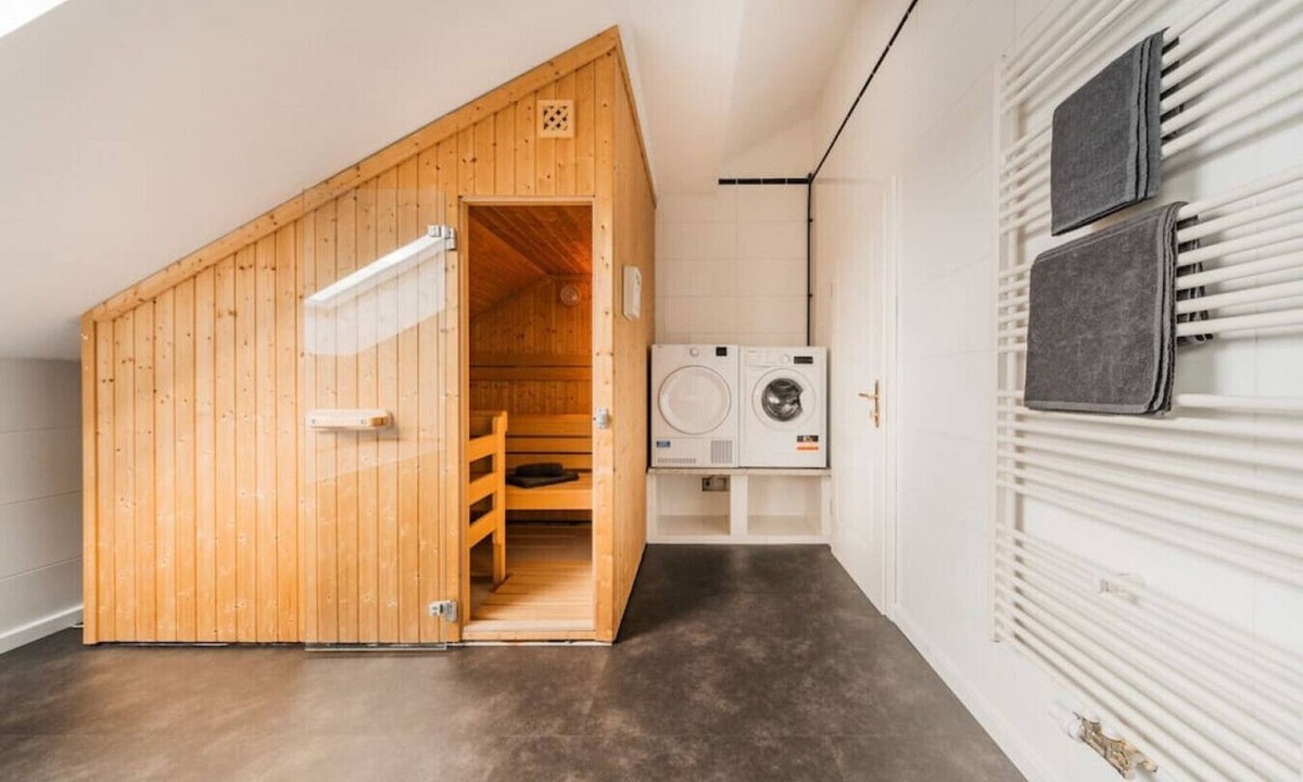 Funfhaus Apartment | Penthouse big apartment with Sauna and Kamin